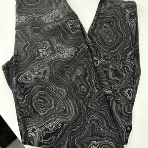 Black and Gray Patterned Leggings